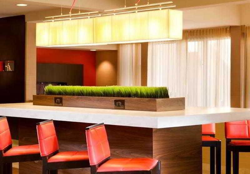 Courtyard By Marriott Dallas Arlington Entertainment District Ngoại thất bức ảnh