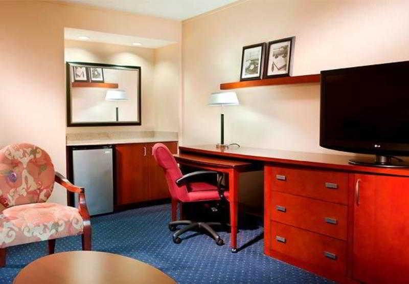 Courtyard By Marriott Dallas Arlington Entertainment District Phòng bức ảnh