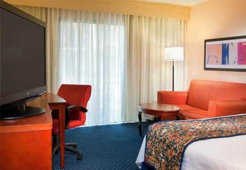 Courtyard By Marriott Dallas Arlington Entertainment District Phòng bức ảnh