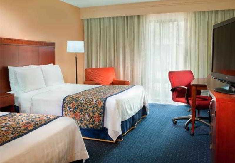 Courtyard By Marriott Dallas Arlington Entertainment District Phòng bức ảnh
