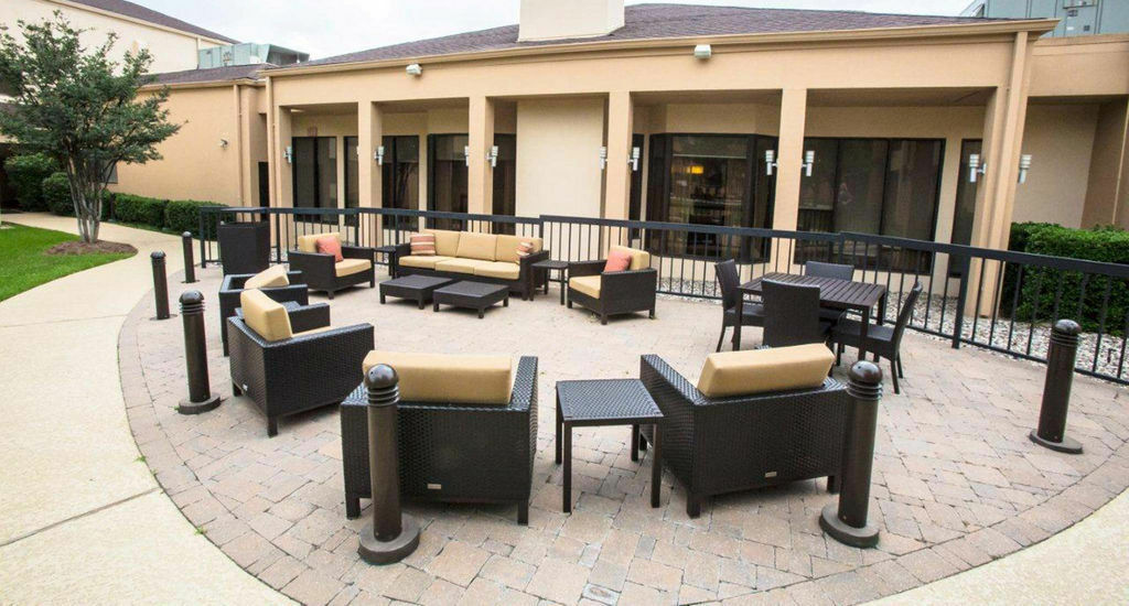 Courtyard By Marriott Dallas Arlington Entertainment District Ngoại thất bức ảnh