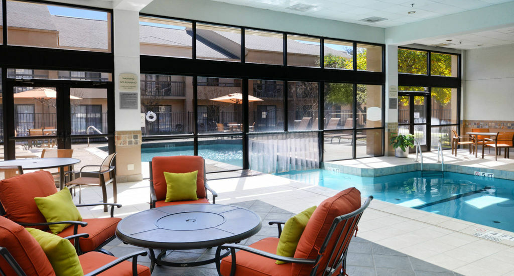 Courtyard By Marriott Dallas Arlington Entertainment District Ngoại thất bức ảnh